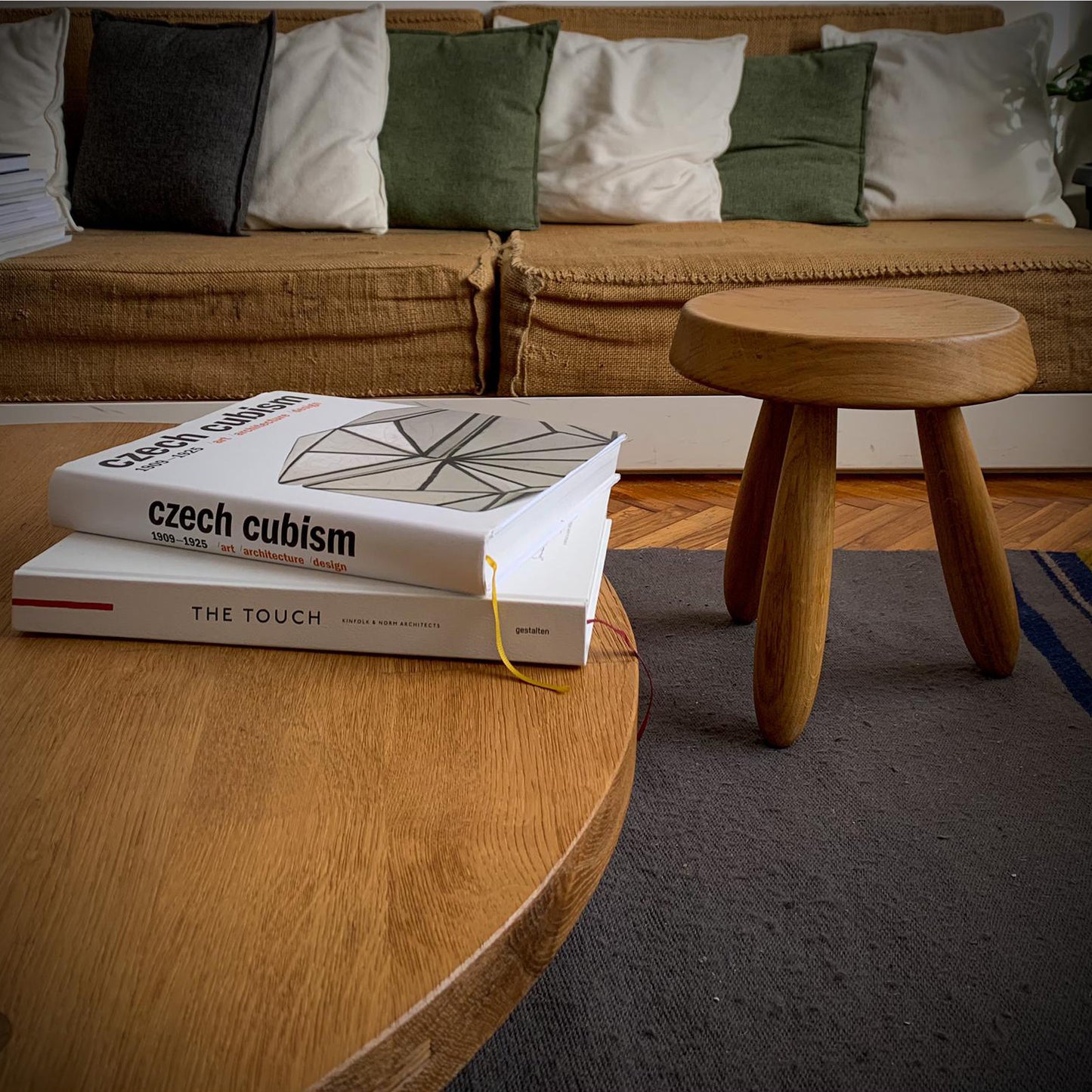 n° 16 310/60 - The Stool